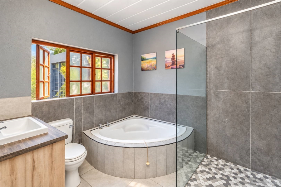 5 Bedroom Property for Sale in Schoemansville North West